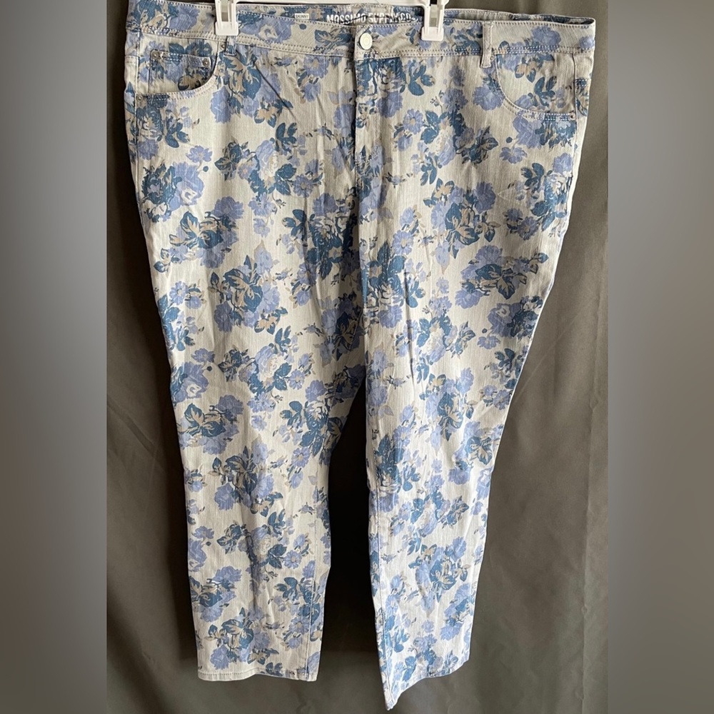 (10) NWOT women’s plus size floral jeans Mossimo Supply (28W) MSRP $58